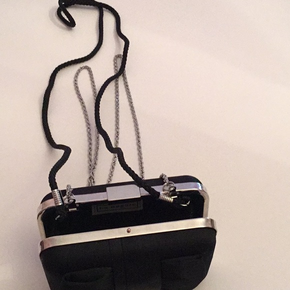 LA REGALE BLACK SATIN BOW DETAIL EVENING BAG. - Picture 4 of 8